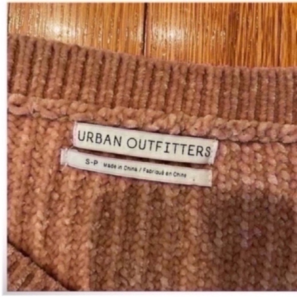 Urban outfitters Chenille cropped V-Neck Ribbed Sweater size Small - Picture 3 of 4